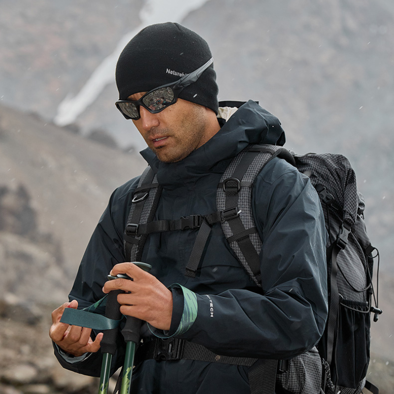 Naturehike zimní čepice z merino vlny 62g - černá